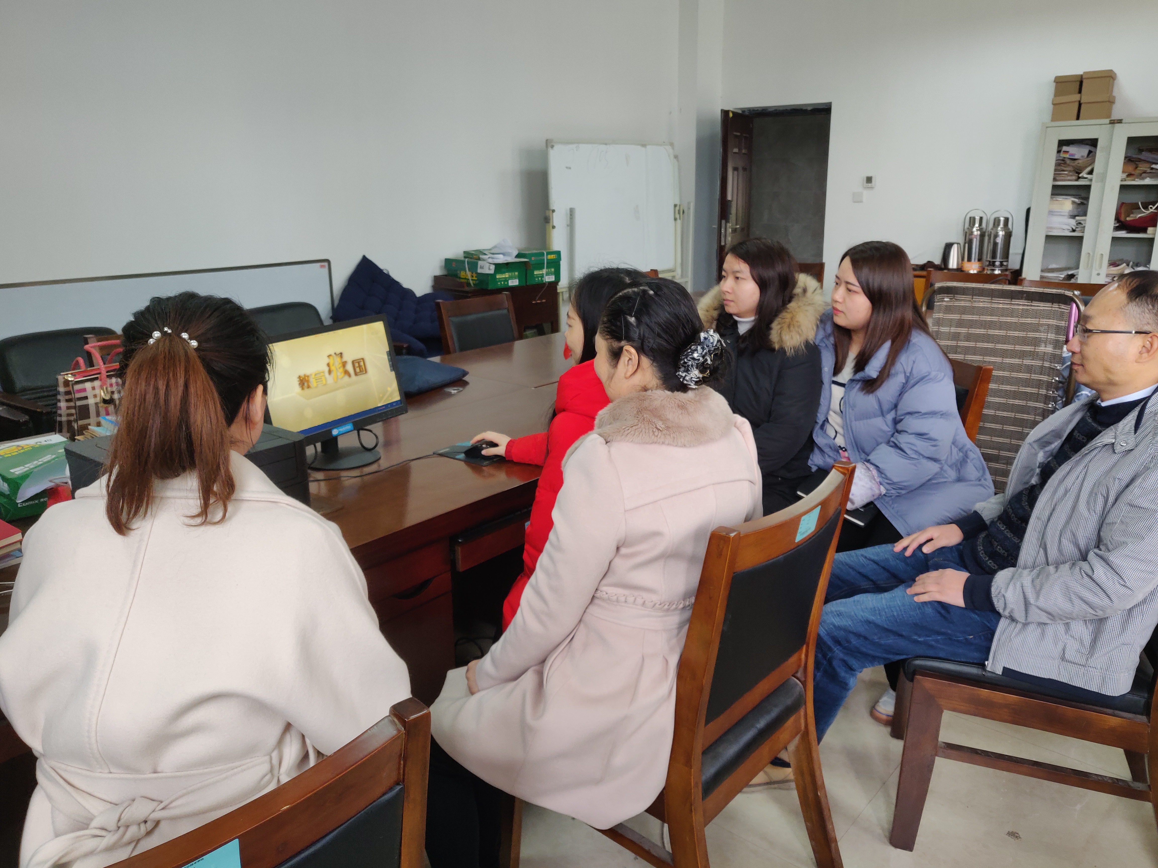 观看教育强国四集专题片照片.jpg 观看教育强国四集专题片照片.jpg