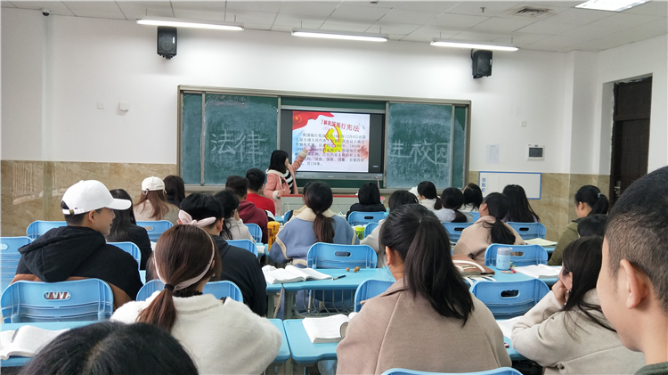 财经管理系开展“尊崇宪法、学习宪法、运用宪法”主题班会活动4.jpg