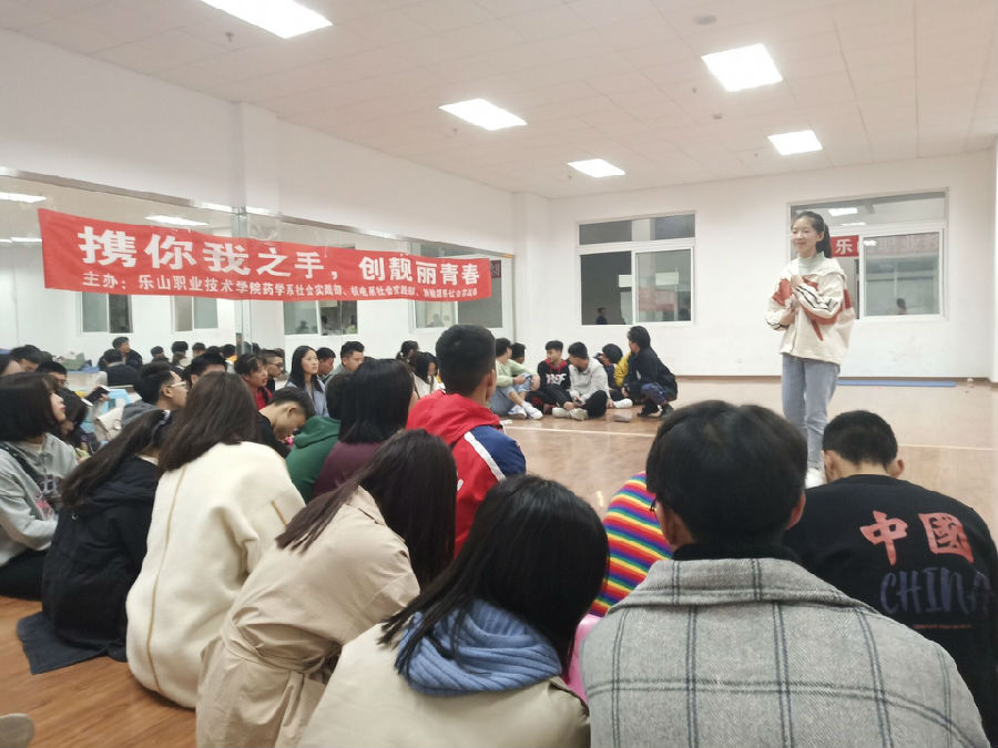 系部联谊晚会新闻稿(3)497f414bd3fe4a51.jpg