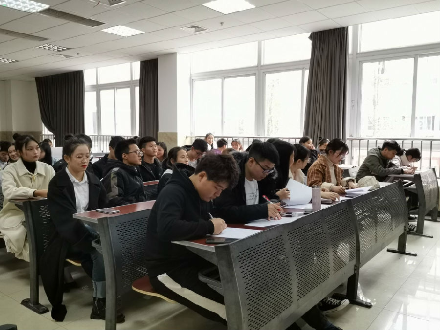 学生2.jpg