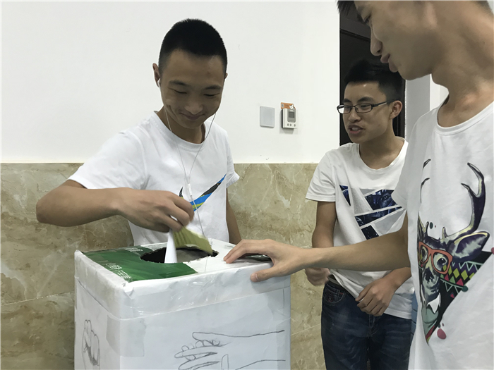 财经管理系开展“正能量箱”传递活动2.jpg
